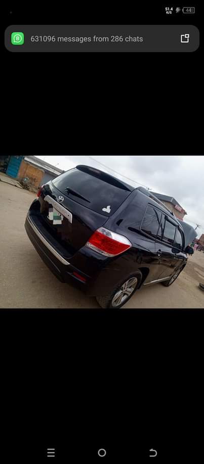 A picture of Toyota Highlander limited edition 3row full option with reverse camera