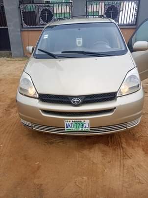 A picture of Toyota Sienna CL 2005 07014856850 Registered 2020 Standard Engine Gear