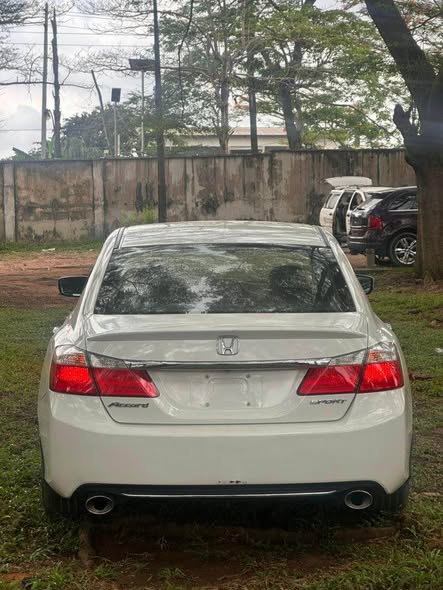 A picture of Honda Accord V4 2014