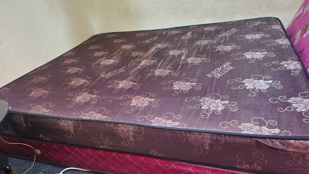 A picture of 5x6 mattress for sell