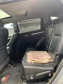 A picture of Neatly used Toyota Highlander xle premium edition pure first body