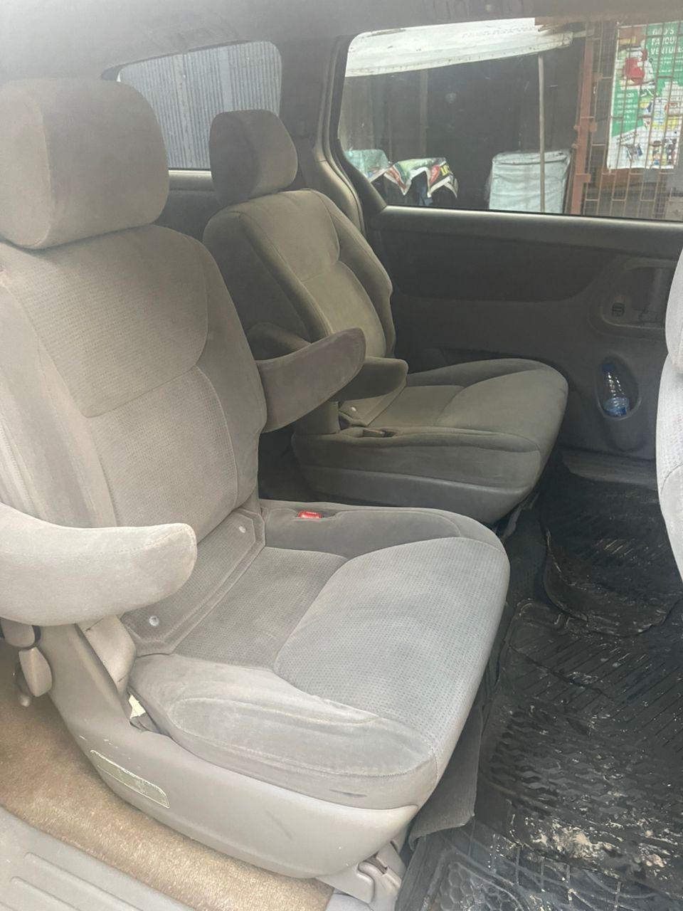 A picture of 100 First body Toyota Sienna 2005