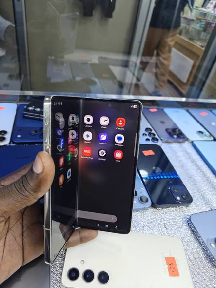 A picture of SAMSUNG GALAXY Z FOLD 4