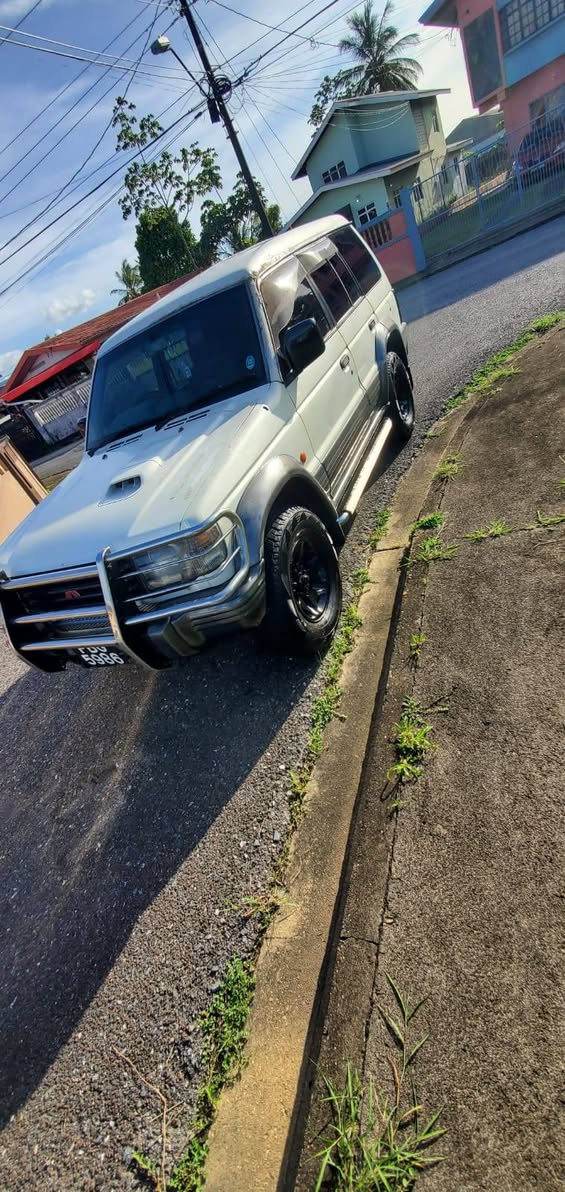 used mitsubishi pajero