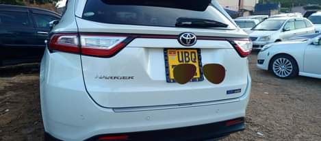 A picture of TOYOTA HARRIER 2017