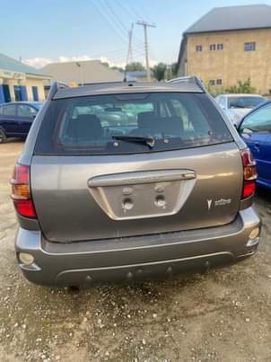 A picture of Pontiac Vibe 05