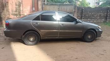 A picture of Belgium standard 2005 Toyota Camry 2 4 V6 engine Uber