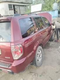A picture of Honda pilot 07 Sound engine Baked on first body Clean