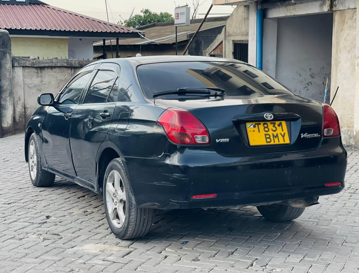 A picture of NAUZA TOYOTA VEROSSA PRICE 6800000 YEAR 2005 Colour Black Full