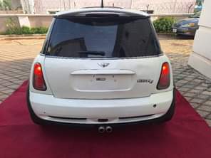 A picture of Mini Cooper Supercharged 2006 Classic Edition. AUTOMATIC TRANSMISSION. Engine and