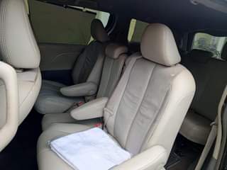 A picture of Toyota Sienna 2011 xle
