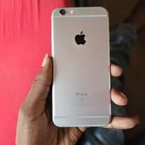 A picture of iPhone 6s 64gb njoo na ofa yako 0655695769 fingerprint haipo
