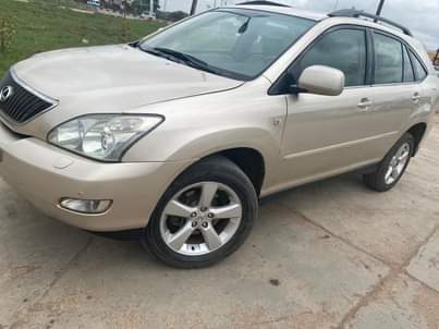 A picture of Lexus rx330