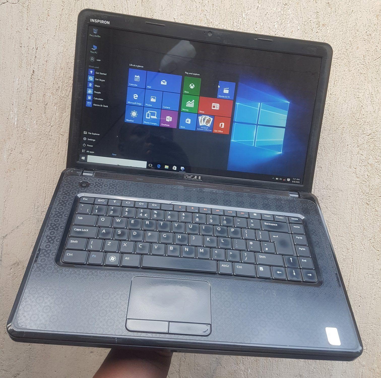 A picture of Dell laptop