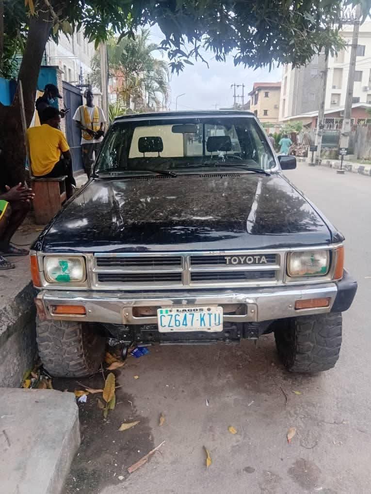A picture of 1995 Toyota tacoma