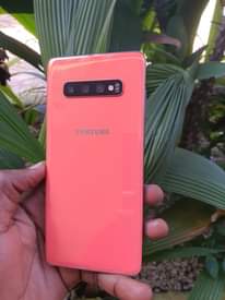A picture of SAMSUNG S10 PLUS