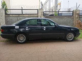 A picture of 2003 MERCEDES BENZ E320