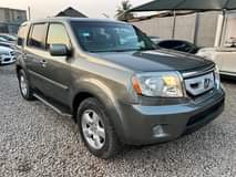 A picture of Honda pilot
