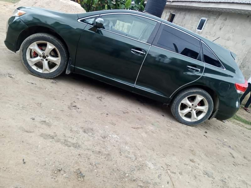 A picture of Toyota venza 2010 model just buy and drive location ph
