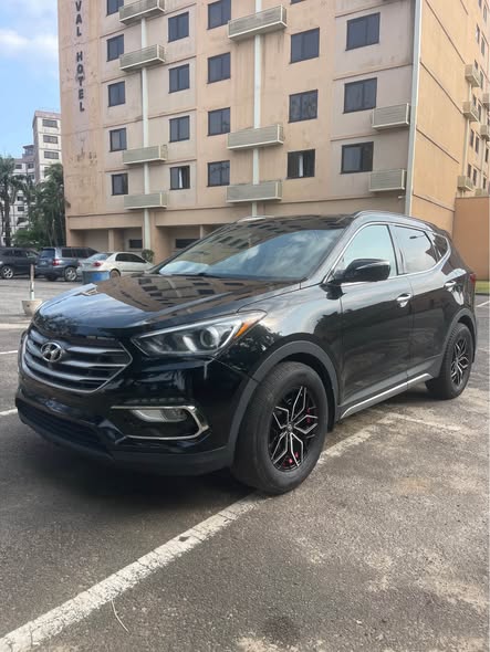 A picture of Direct Tokumbo 2017 Hyundai Santa Fe