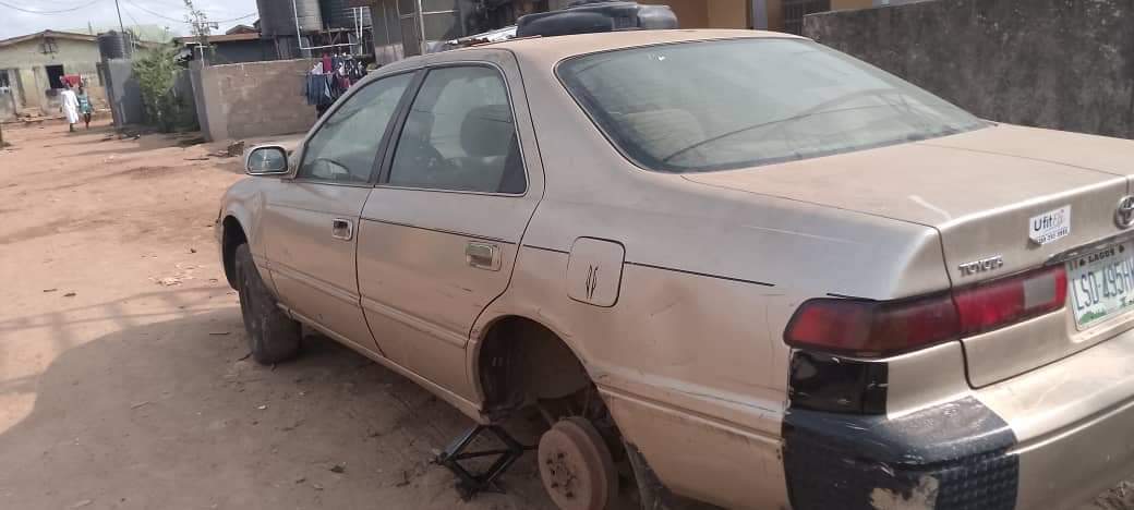 A picture of Partly first body Toyota Camry 2001