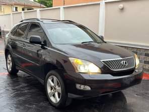 A picture of OMG This is toks standard lexus rx330 2004 model pure