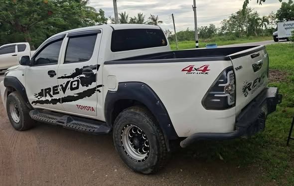 A picture of TUNDRA KIT TOYOTA HILUX VIGO 2 5 DOUBLE CAB 4X4