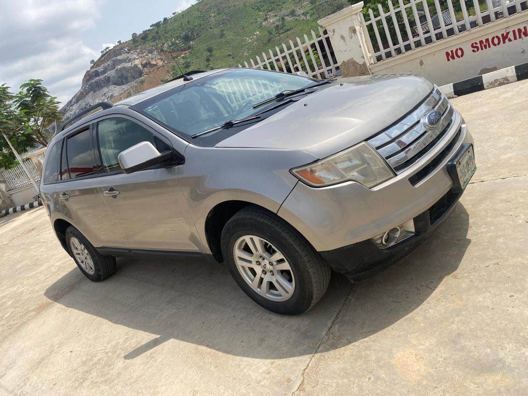 A picture of Distress first body Ford edge with sound engine and gear