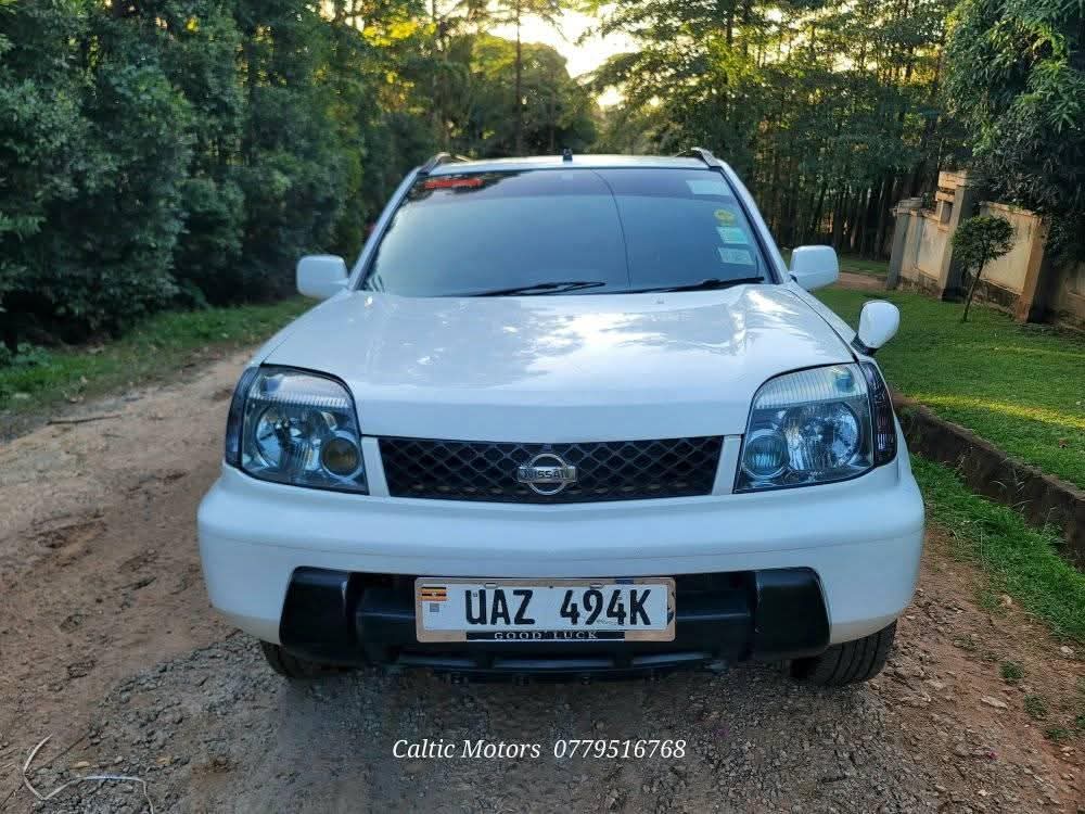 A picture of 2003 XTRAIL suv