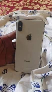 A picture of IPhone x gb 64 batary bdo 96