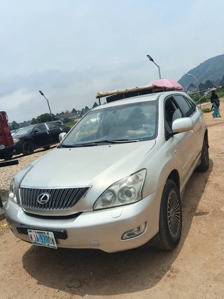 A picture of Lexus Rx 330