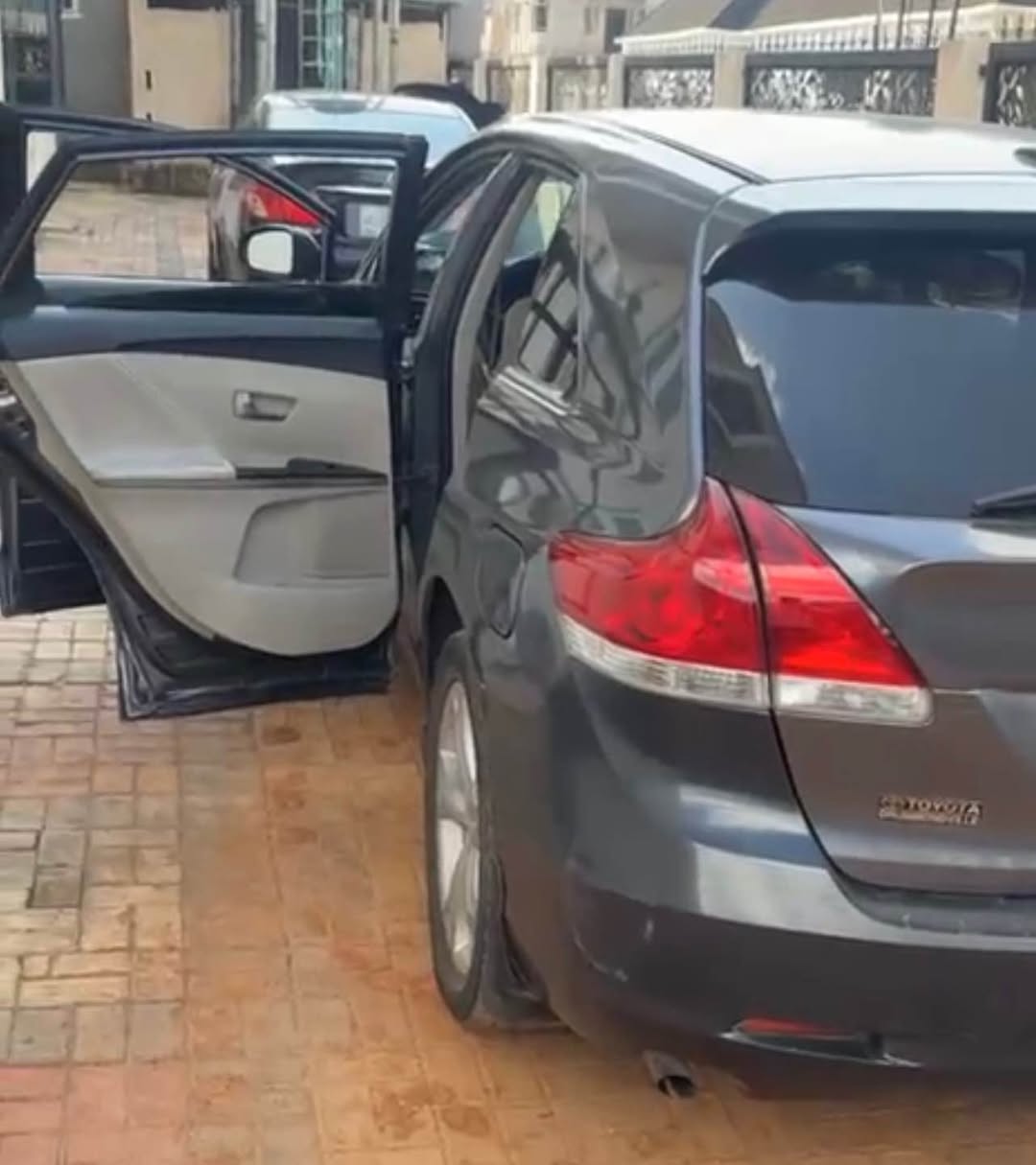 A picture of Registered 2009 Toyota Venza 6plugs neatly used faultless At 6
