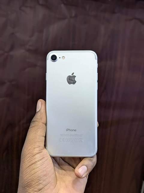 A picture of iPhone 7 128gb