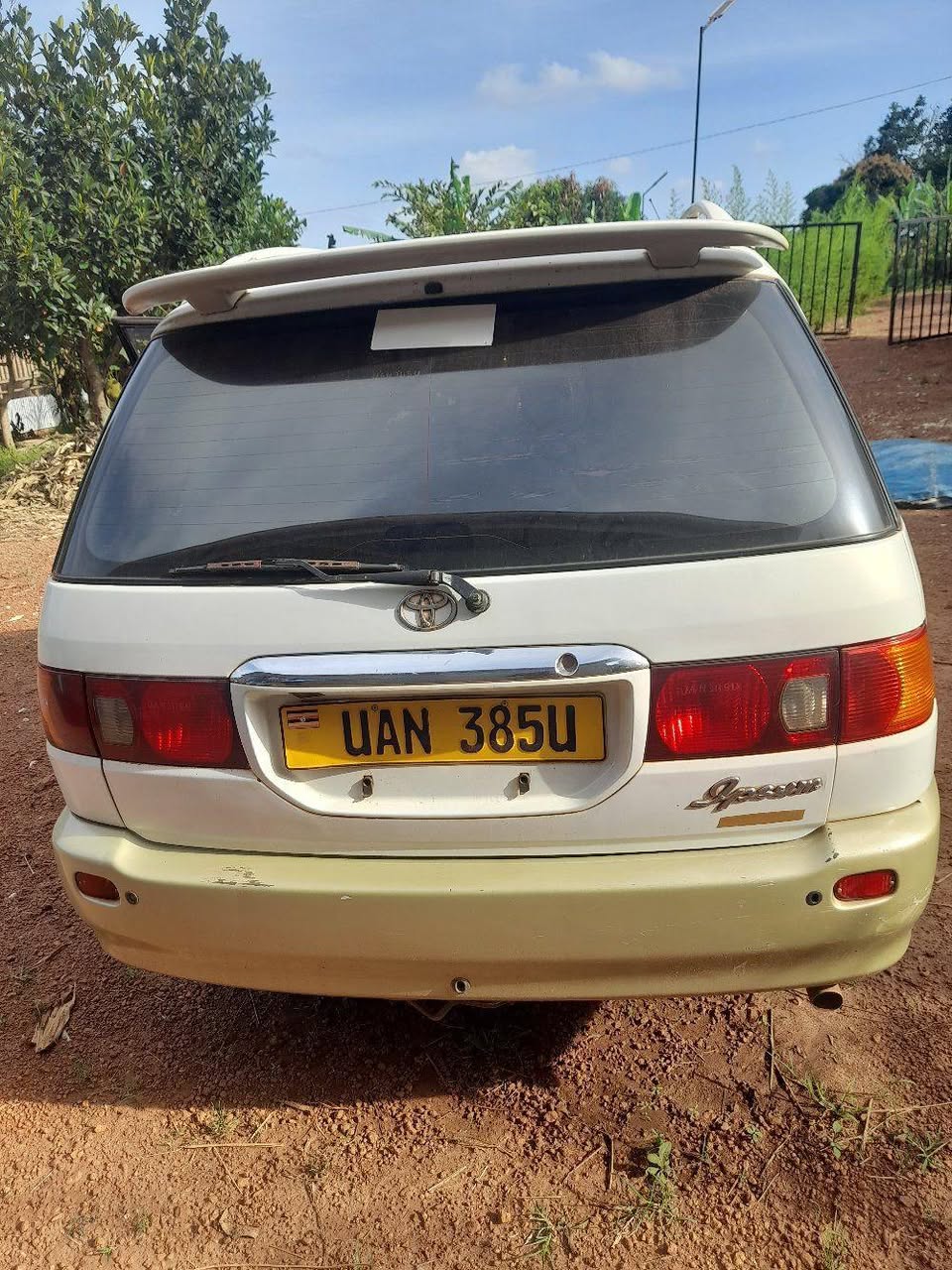 A picture of 2000 Toyota ipsum