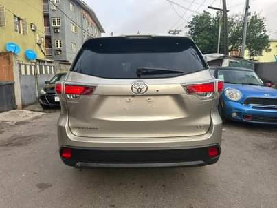 A picture of 2014 Toyota Highlander LE