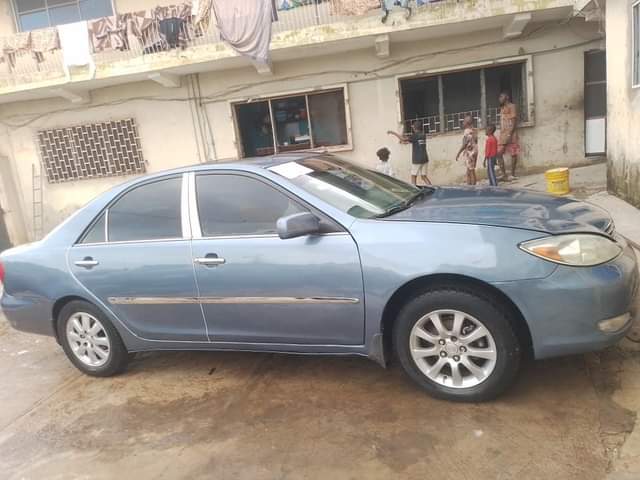 A picture of Very good car with good engine and gear painted on