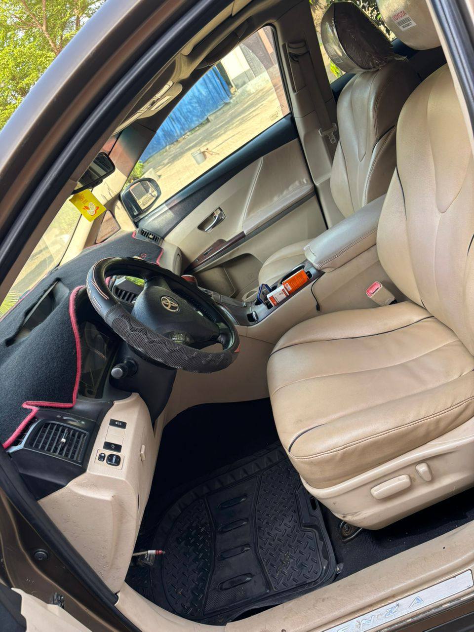 A picture of Distress 2010 model Toyota venza Full option with super sound