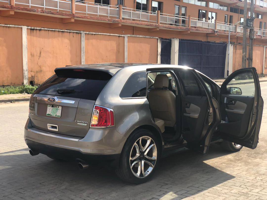 A picture of FORD EDGE 012
