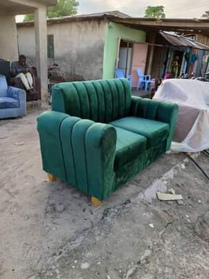 A picture of sofa mpya za kisasa