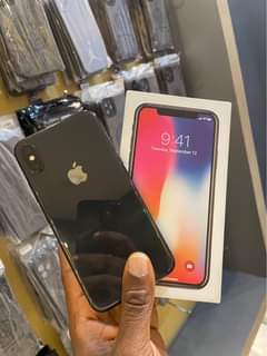 A picture of iPhone X gb64 face tone ina box lake
