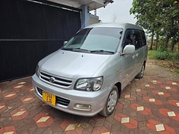 A picture of Price 17 9ML 0683800498 TOYOTA NOAH OLD EJG Year 2001