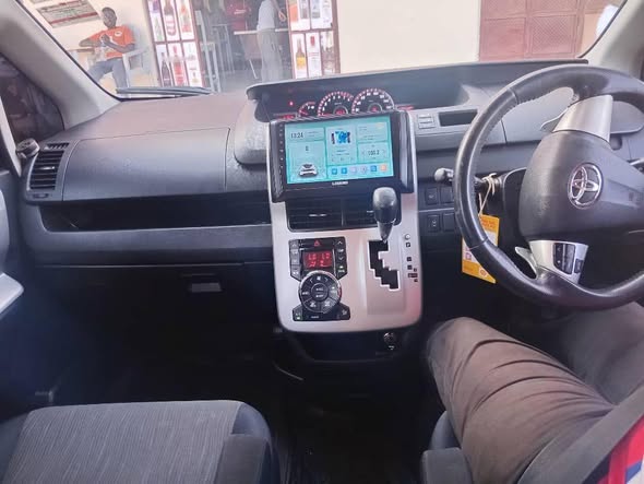 A picture of 2013 Toyota noah toyota