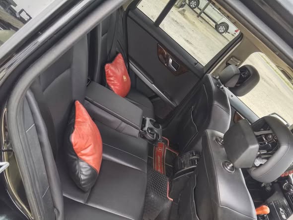 A picture of 2010 Mercedes Benz GLK 350