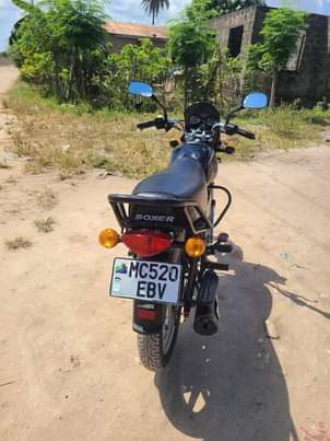 A picture of boxer HD125 inauzwa bei 2 500 000 full document maongezi