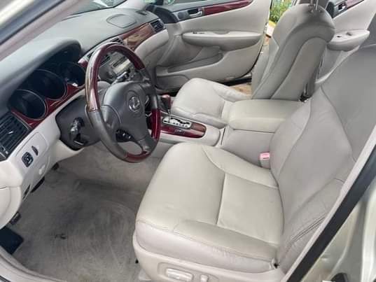 A picture of 2004 Lexus ES 300 07036919566