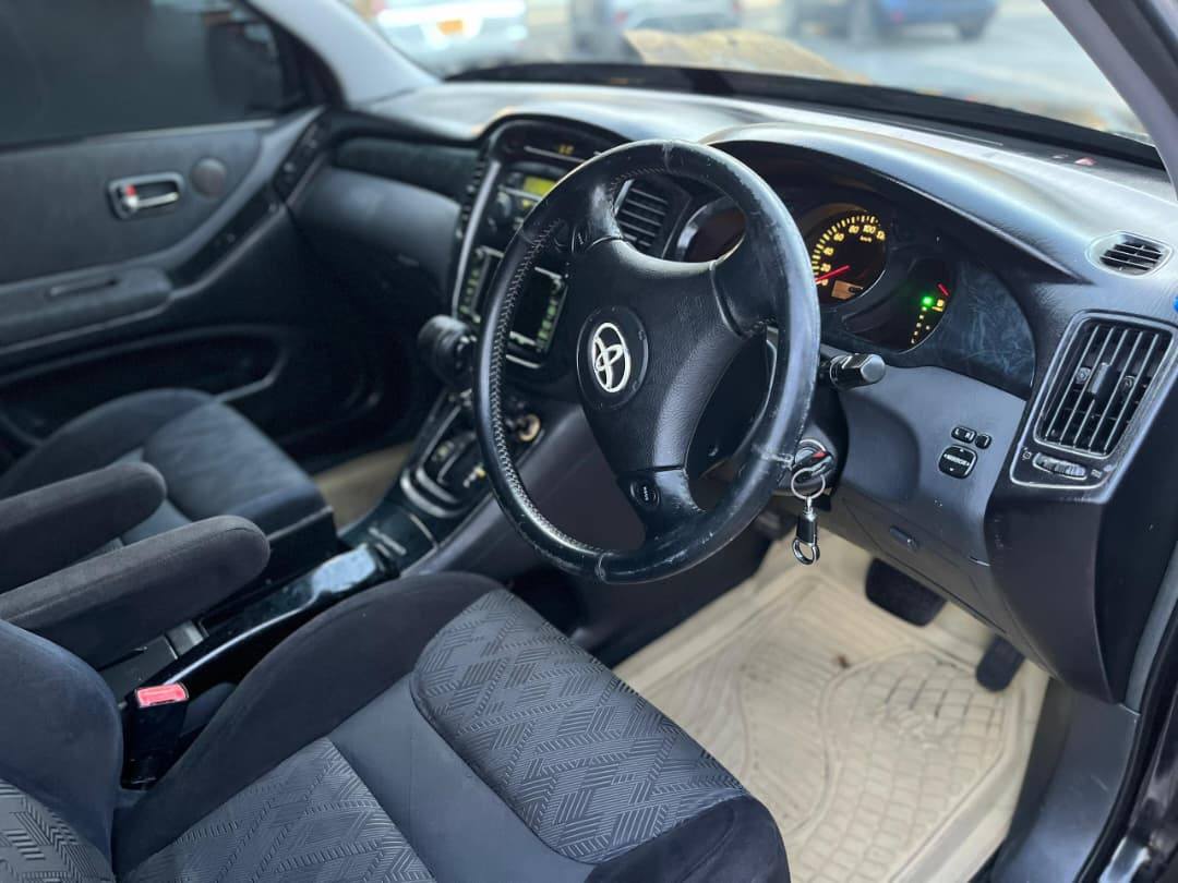 A picture of TOYOTA KLUGER 0655340743