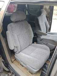 A picture of 2000 model Toyota sienna Nigerian use in 100 working condition
