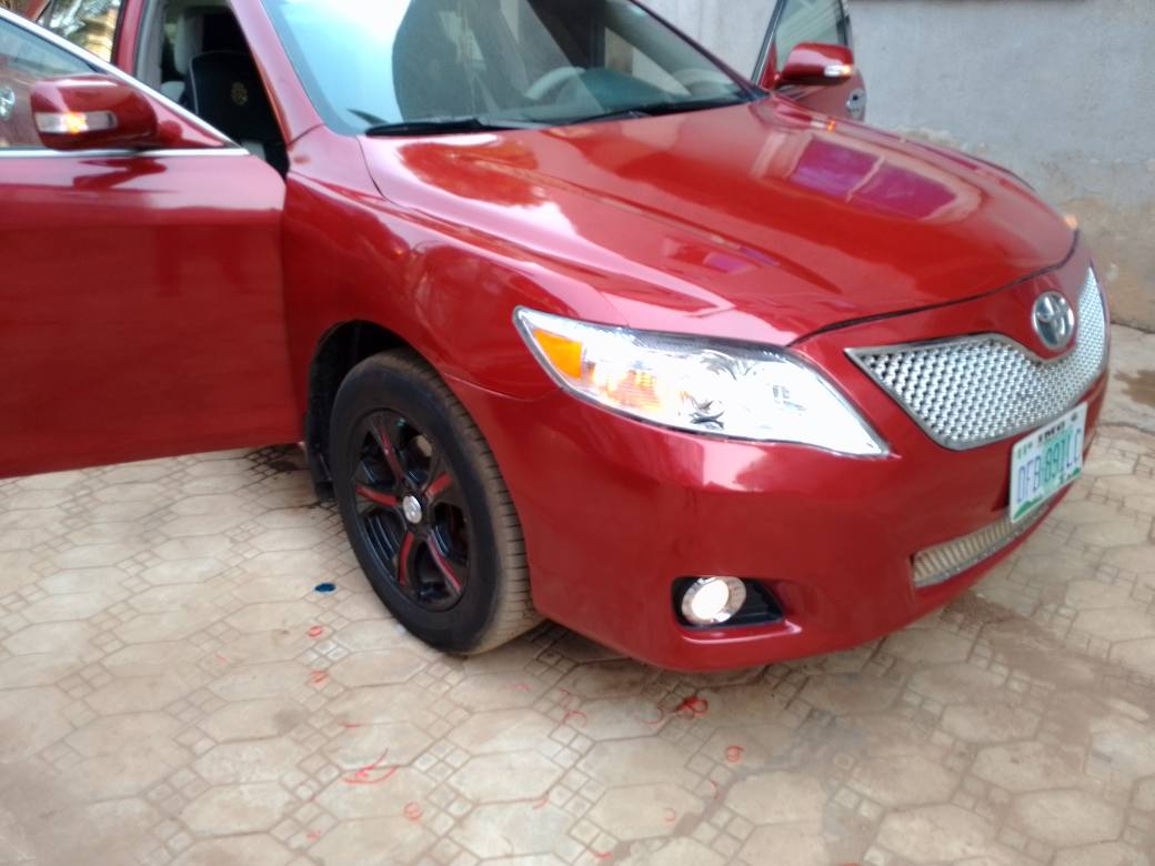 A picture of Toyota Camry 09