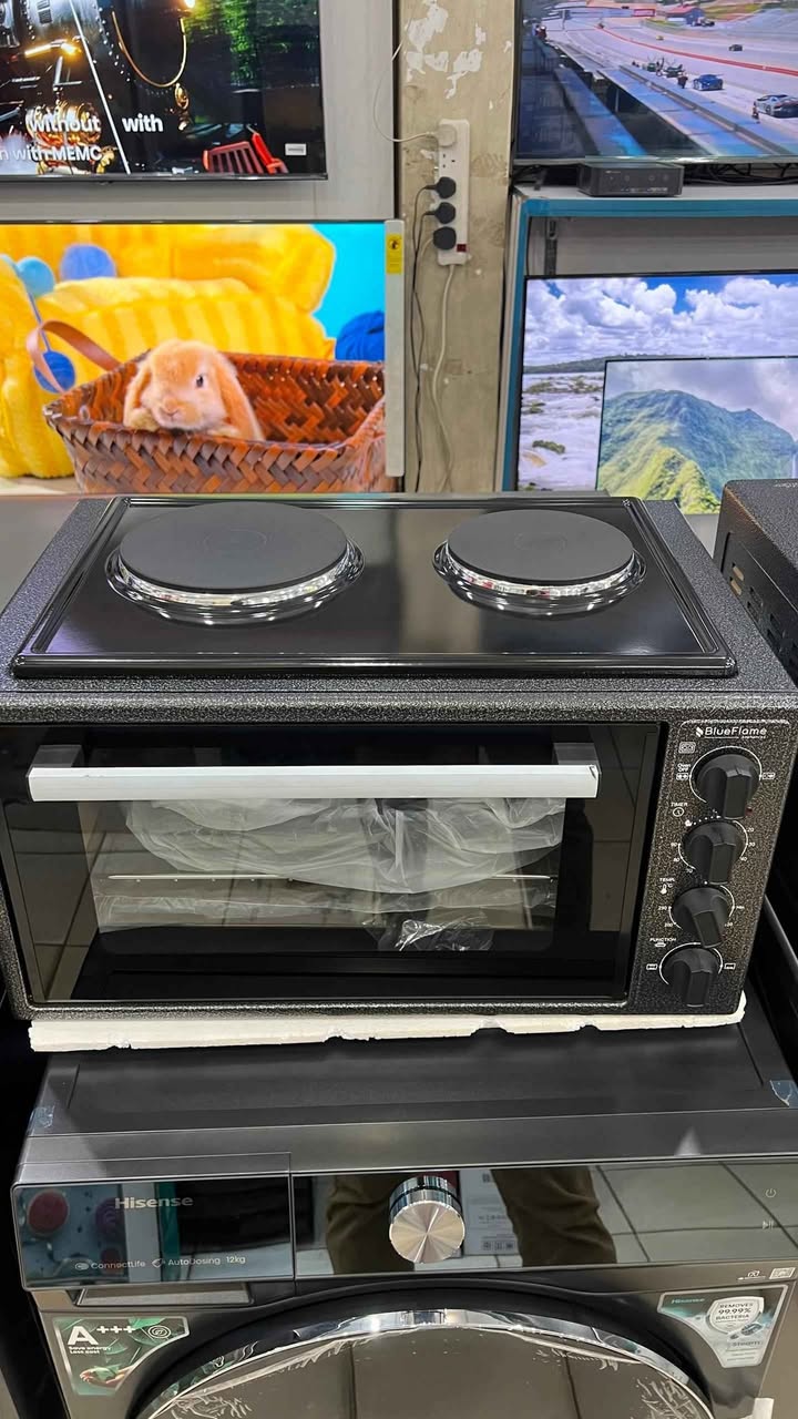 A picture of Blueflame mini electric oven 45ltrs with hotplates and oven