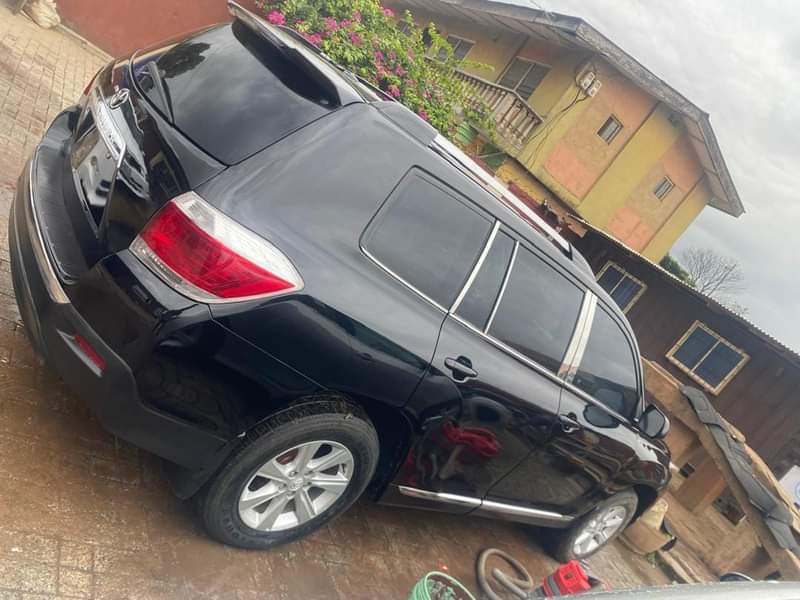A picture of 2013 used Toyota Highlander selling for 11 5m Last Akute